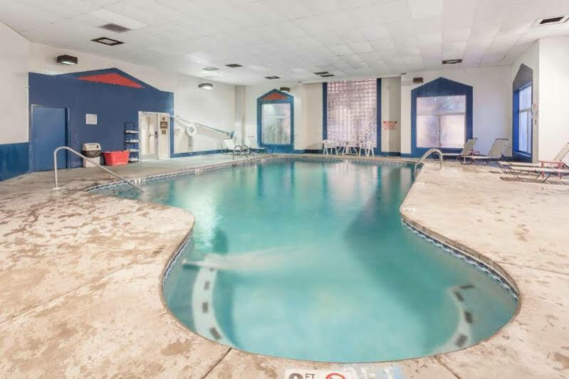 Hotel Country & By Radisson, Sevierville-kodak, Tn